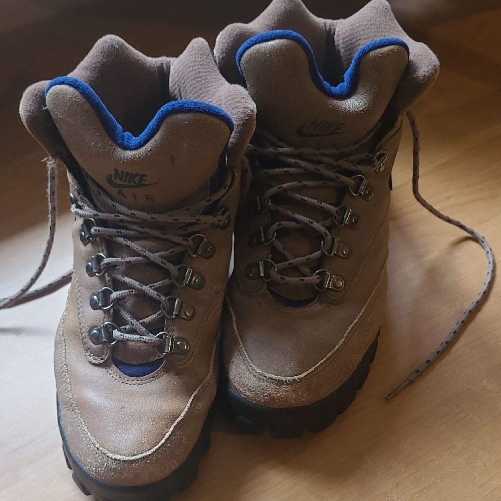 Nike Air Tan Hiking Boots